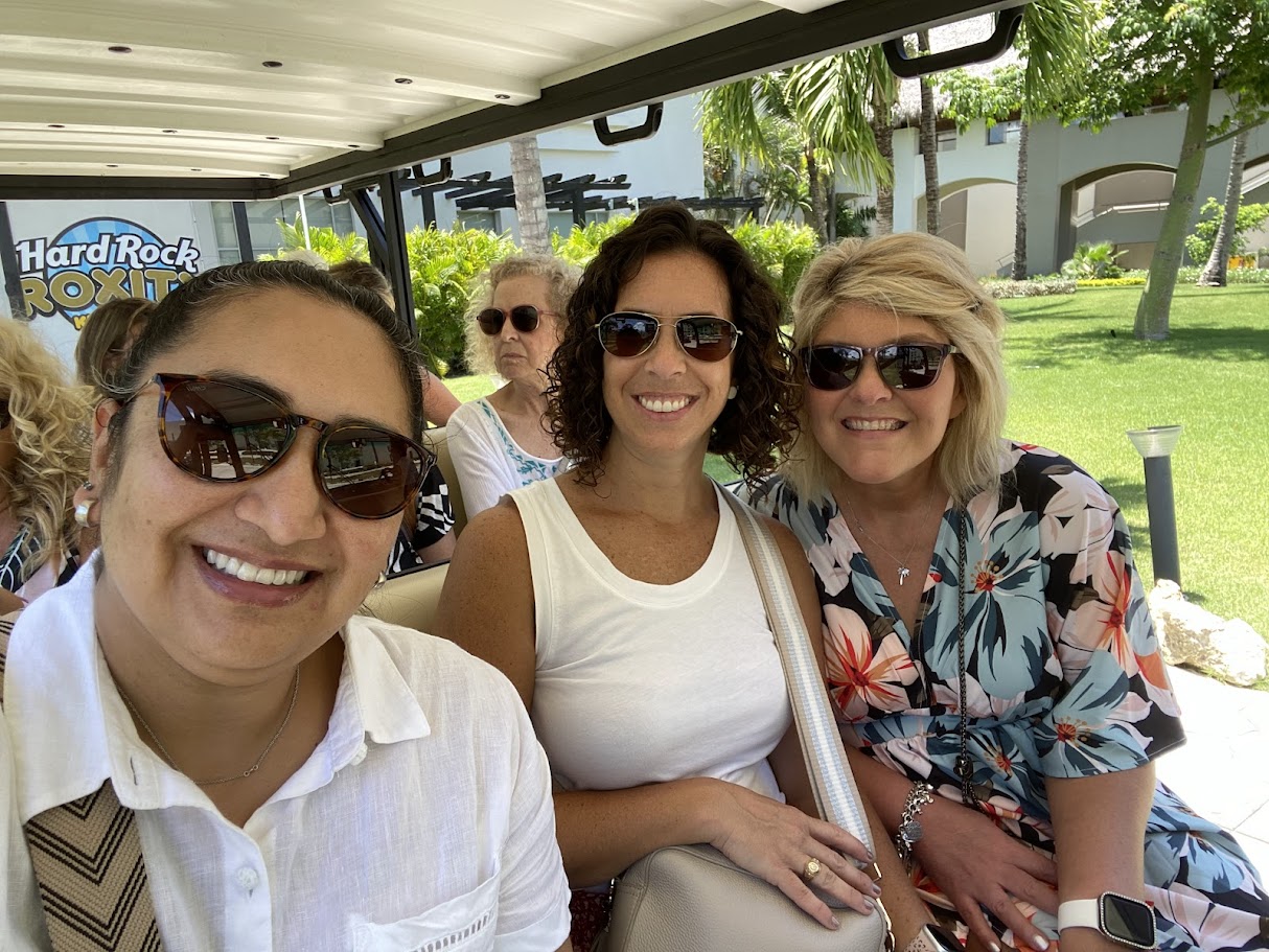 Iveleth, Courtney and Wendi in the Dominican